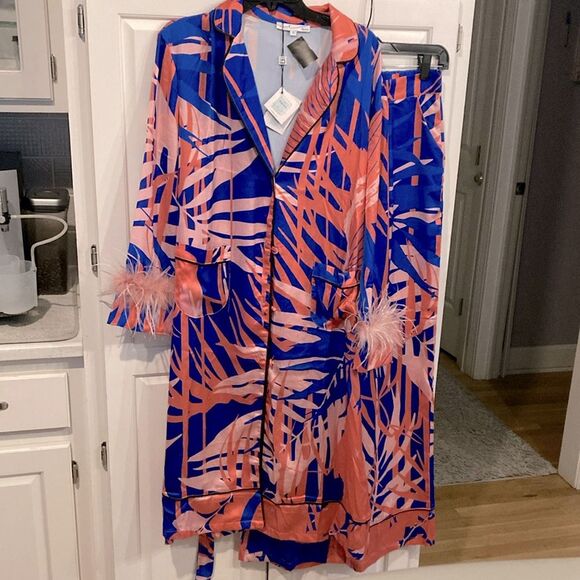 By Egreis Kiana Set Tropical Pink Feather Trim Robe Pajama Set - Picture 2 of 16